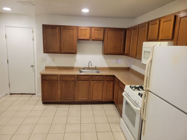 Foto del edificio - 2649 Wilkens Ave