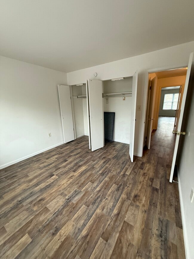Foto del edificio - 345 Tamarack Dr