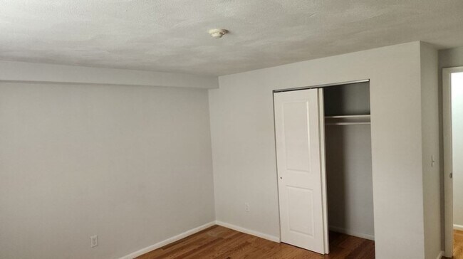 Building Photo - 103 Grove St