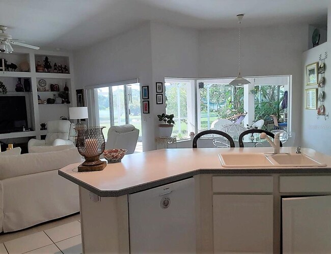 Building Photo - 3711 Peacock Dr