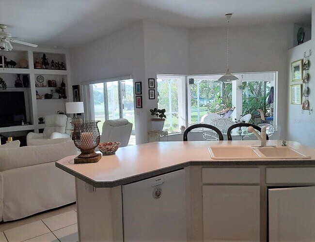 Foto del edificio - 3711 Peacock Dr