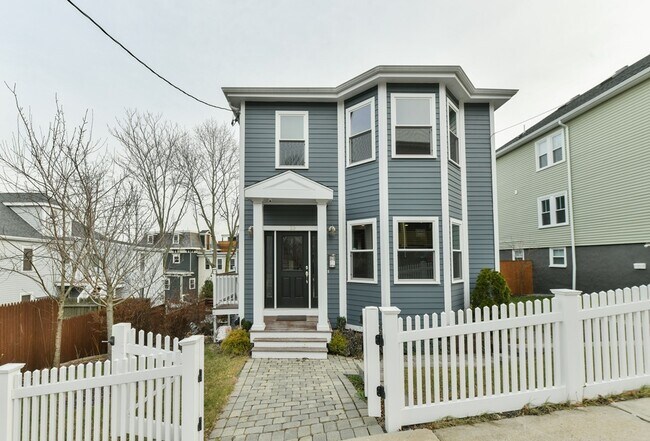 Building Photo - 10 Salcombe St