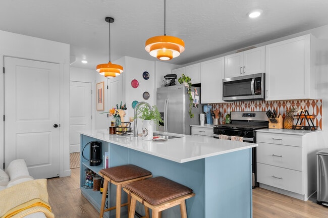 kitchen - 678 W 1870 S