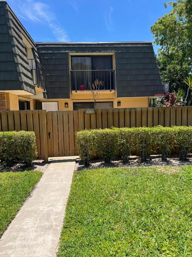 2203 22nd Way, West Palm Beach, FL 33407 Townhouse for Rent in West