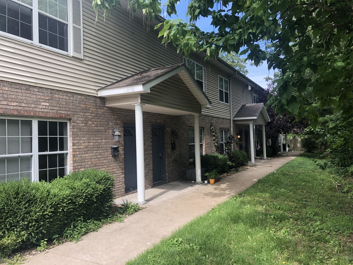 711 N College Ave Unit A, Columbia, MO 65201 Room for Rent in