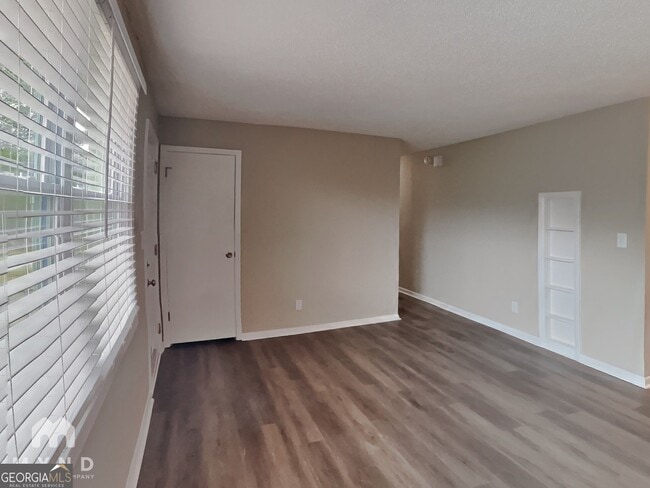 Building Photo - 406 Blair Villa Dr SE