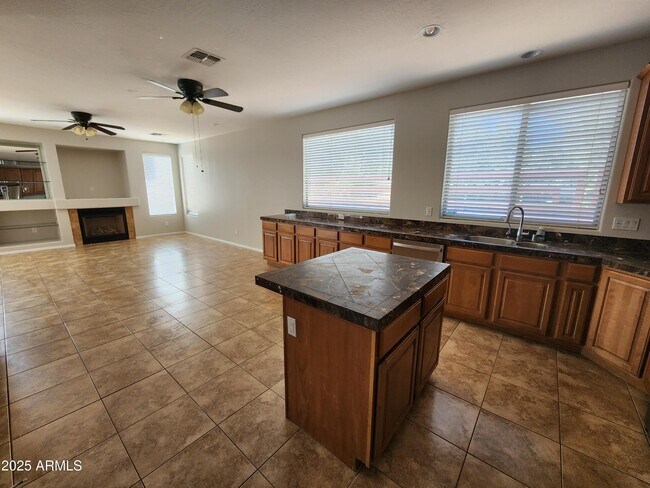 Foto del edificio - 18805 E Mockingbird Dr