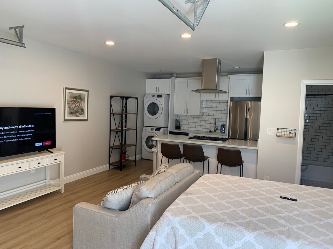 Foto principal - 8331 Winsford Ave