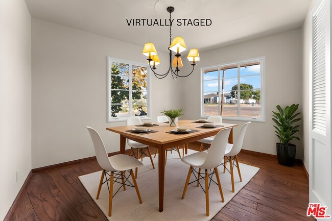 Foto del edificio - 549 El Medio Ave