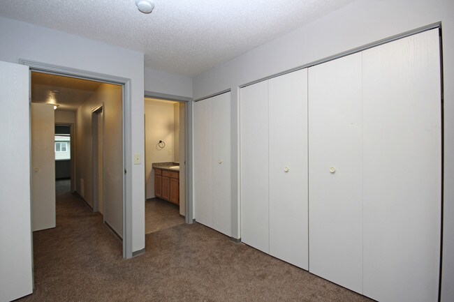 Foto del edificio - Roseau Court Townhomes