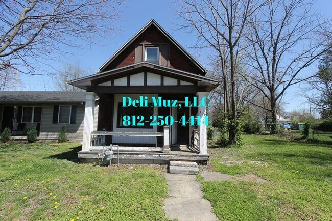 Building Photo - Recently renovated and gorgeous inside 4 B...