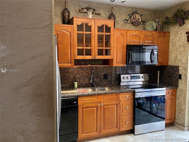 Building Photo - 6068 Strawberry Lakes Cir