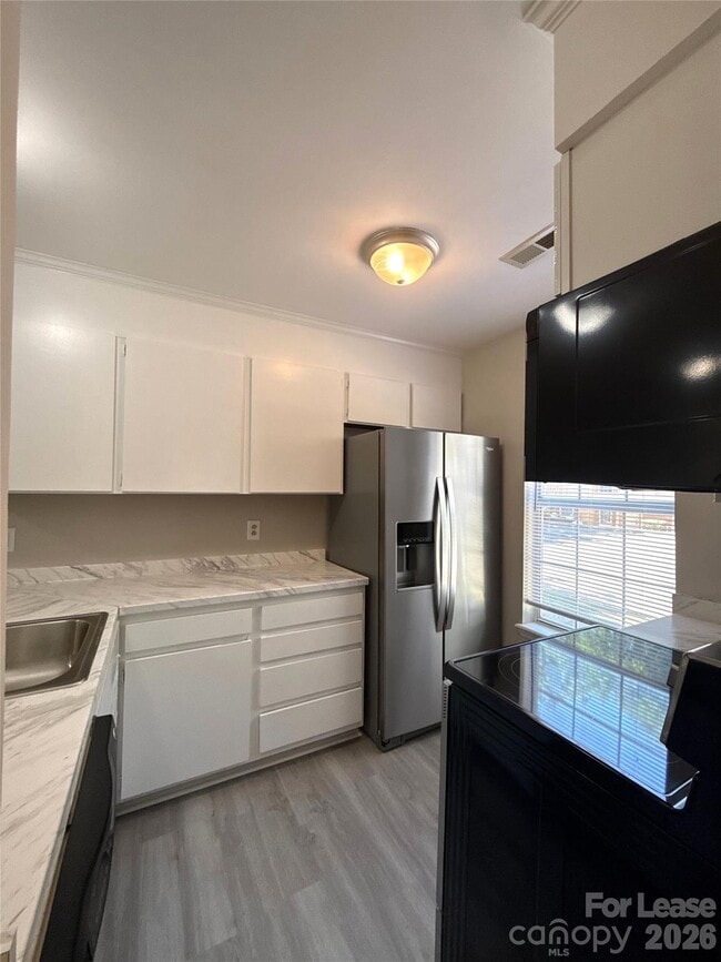 Building Photo - 4042 Briarhill Dr