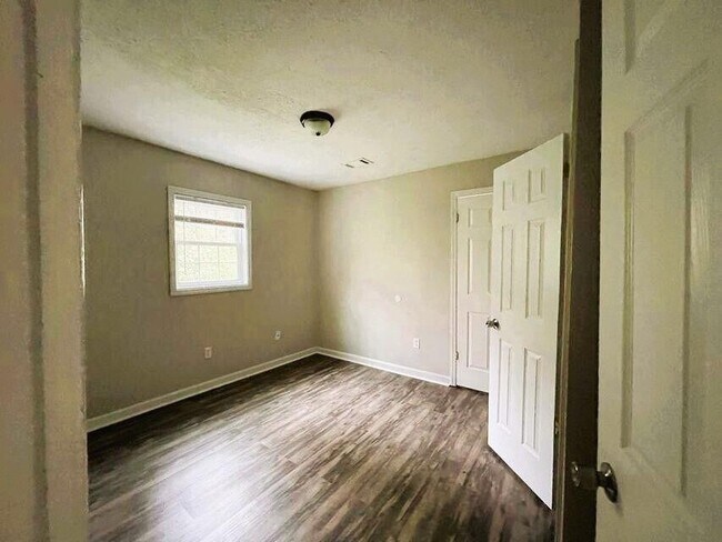 Foto del edificio - 3502 Edgeworth Dr