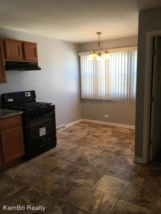 Building Photo - 4 br, 1.5 bath House - 15011 Chicago Rd