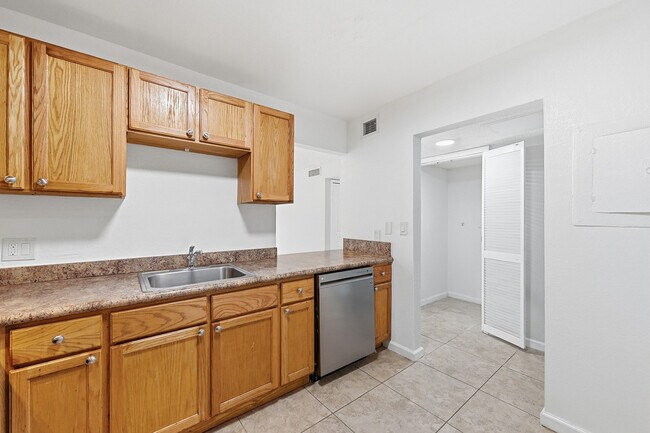 Foto del edificio - 7541 NW 16th St