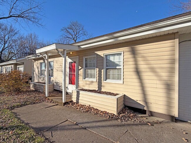 Foto del edificio - Gorgeous Well Kept Home Near Mercy & Bass Pro!