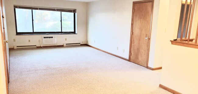 Building Photo - 1 bedroom Oak Terrace-Framingham
