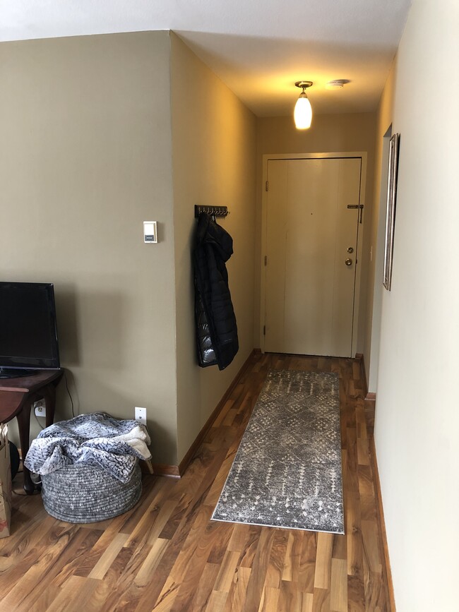 Foto del edificio - 4815 Cedar Lake Rd