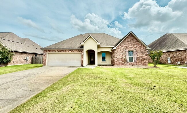 Building Photo - 4 Bedroom House Located in Prairieville with Spacious Rooms and a Large Backyard