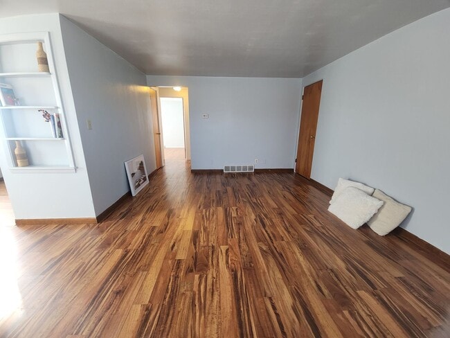 Foto del edificio - 1059 Gillingham Rd