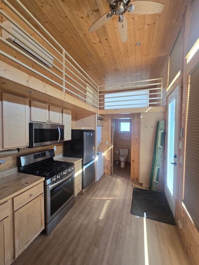Building Photo - Modern Tiny Home!!
