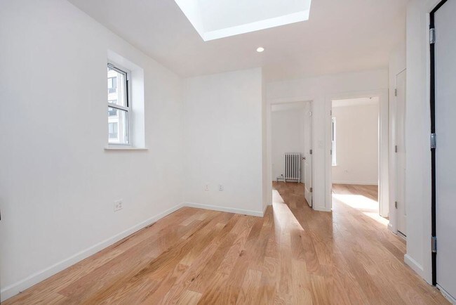 Building Photo - 308 Kosciuszko St