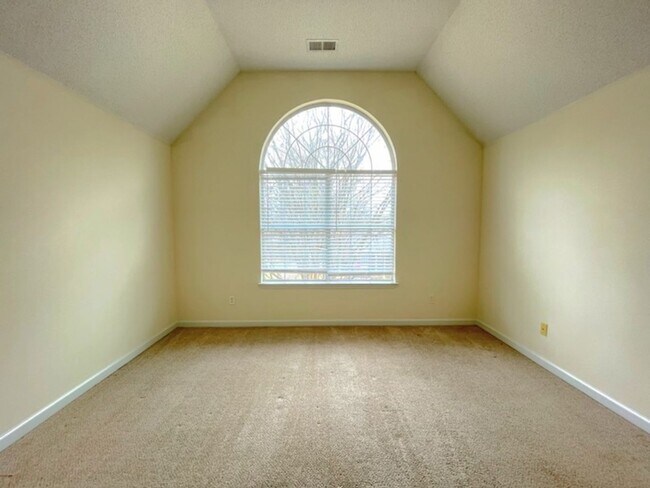 Foto del edificio - SPACIOUS 4BDR 2.5BA CONDO IN ARLINGTON SUBDIVISION