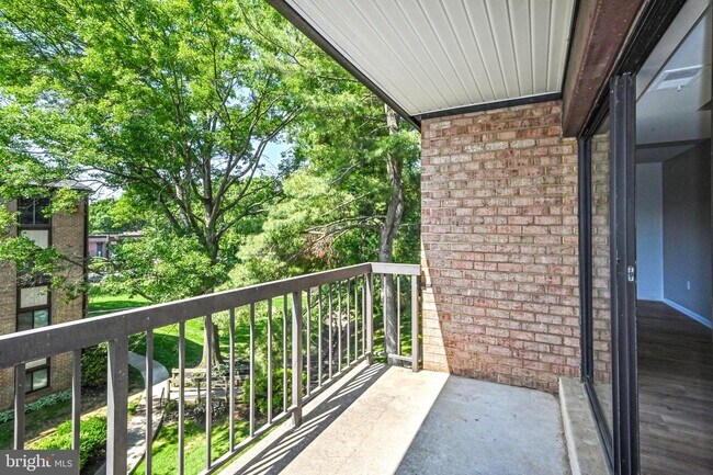 Foto del edificio - 9733 Kings Crown Ct