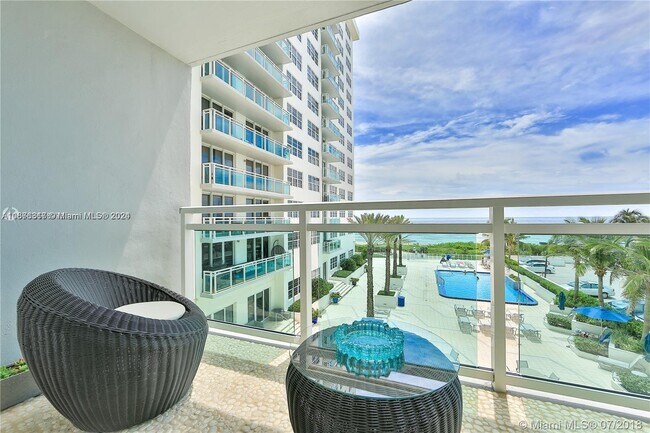 Foto del edificio - 6917 Collins Ave