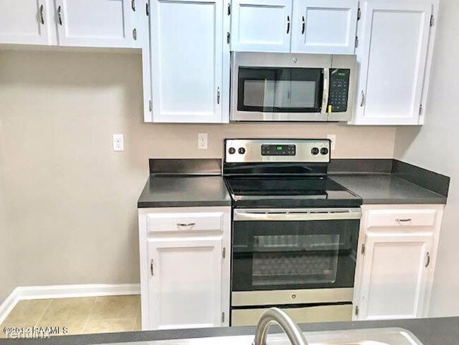 Building Photo - 3 br, 1.5 bath Townhome - 163 Southfield Pkwy