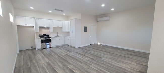 Área de cocina - 428 S Sultana Ave