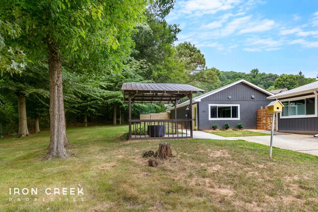 Building Photo - Adorable Two-Bedroom Home in Swannanoa