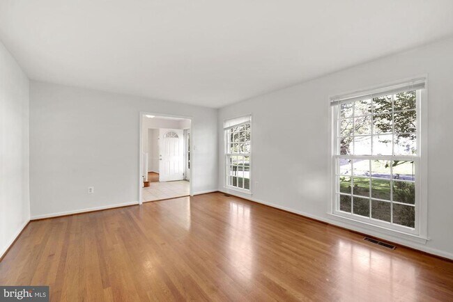 Foto del edificio - 8208 Gainsborough Ct W