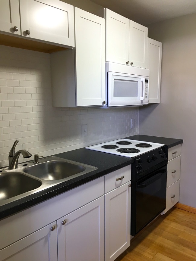Building Photo - 2119 Bayliss St