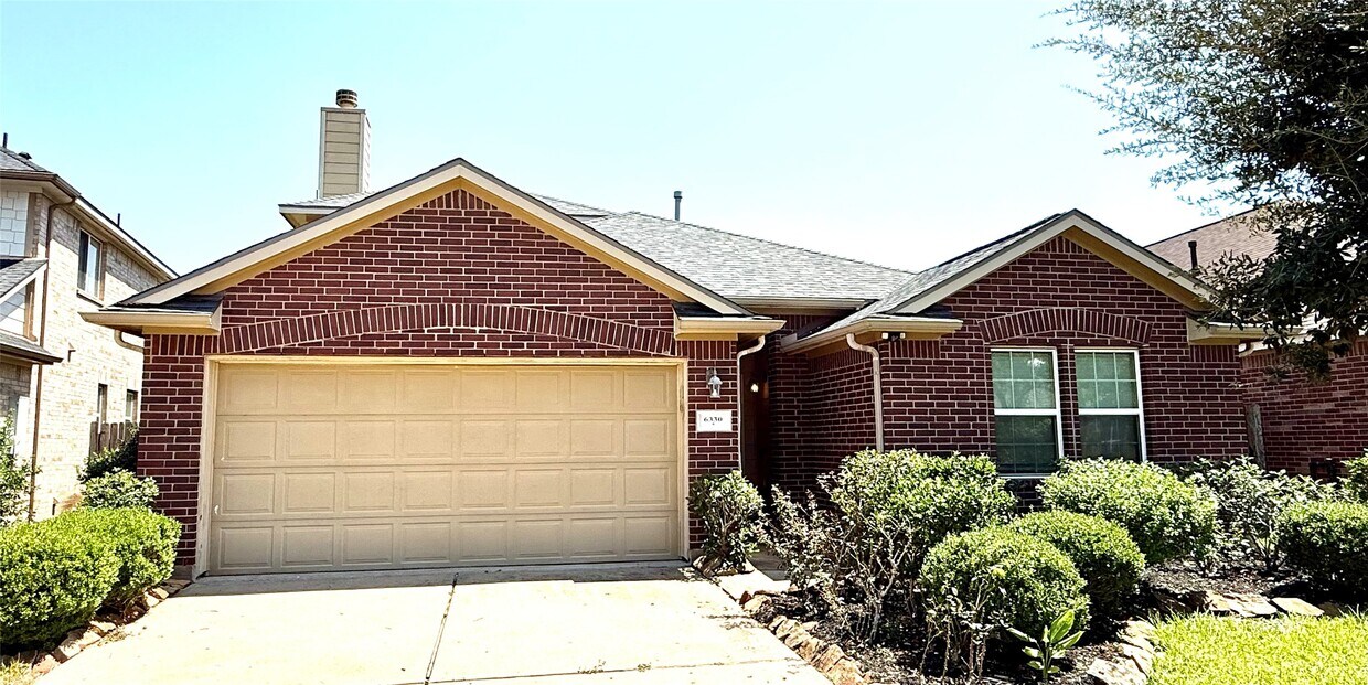 Foto principal - 6330 Bain Dr