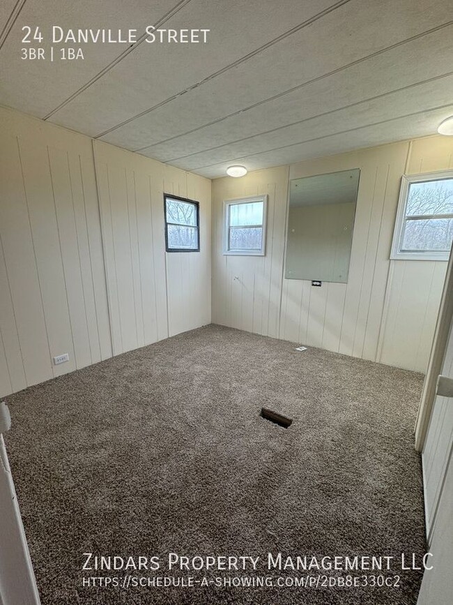 Building Photo - Remodeled 3 bedroom 1 bath mobile home in ...