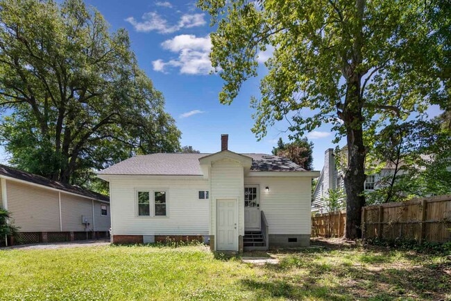 Building Photo - Beautiful Historic Cottage Style Home