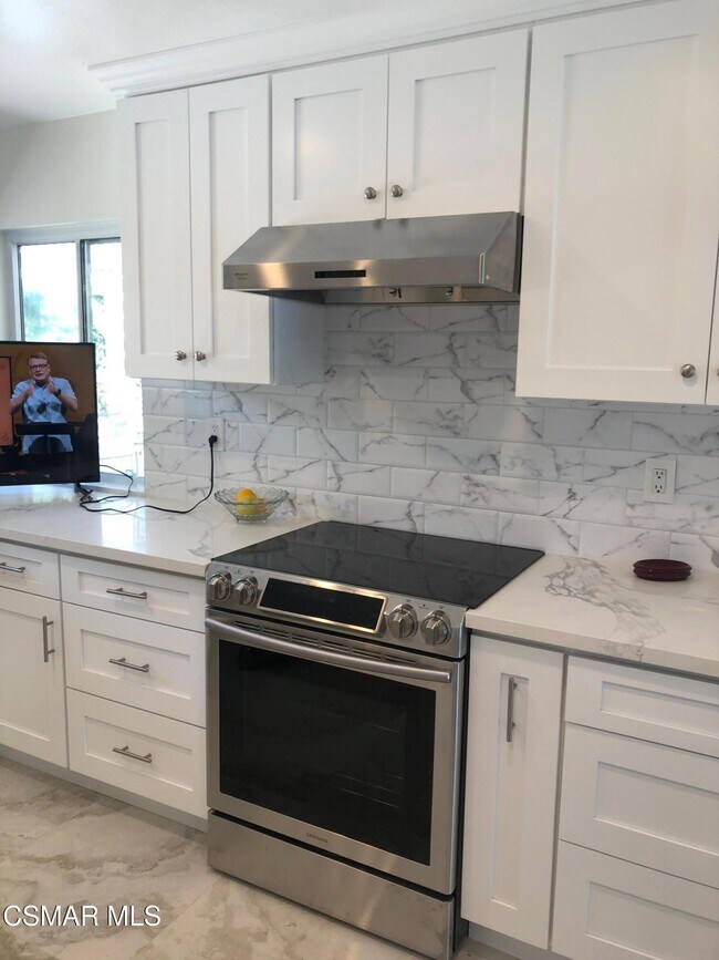 Foto del edificio - 729 Triunfo Canyon Rd