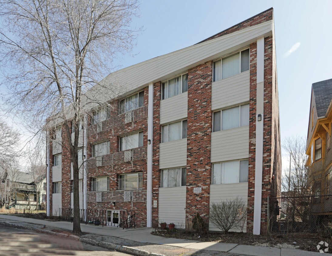 928 N 28th St - 920 N 28th St