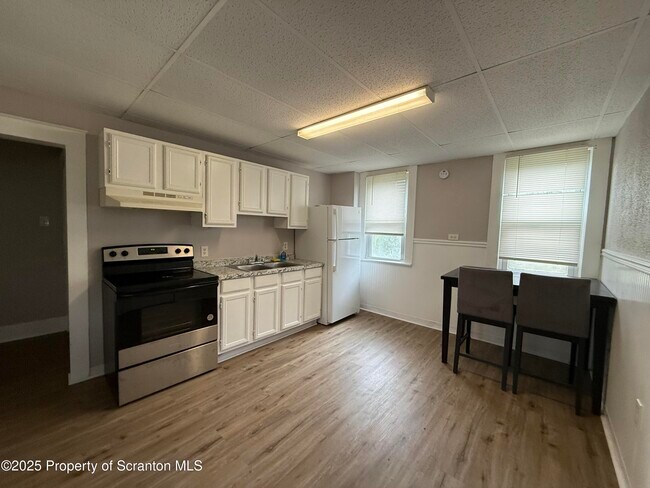 Building Photo - 1013 Bergen Ct