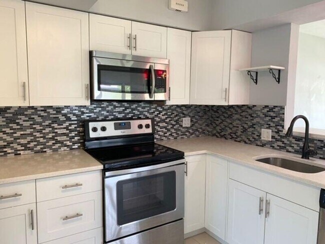 Foto del edificio - 531 NW 38th St