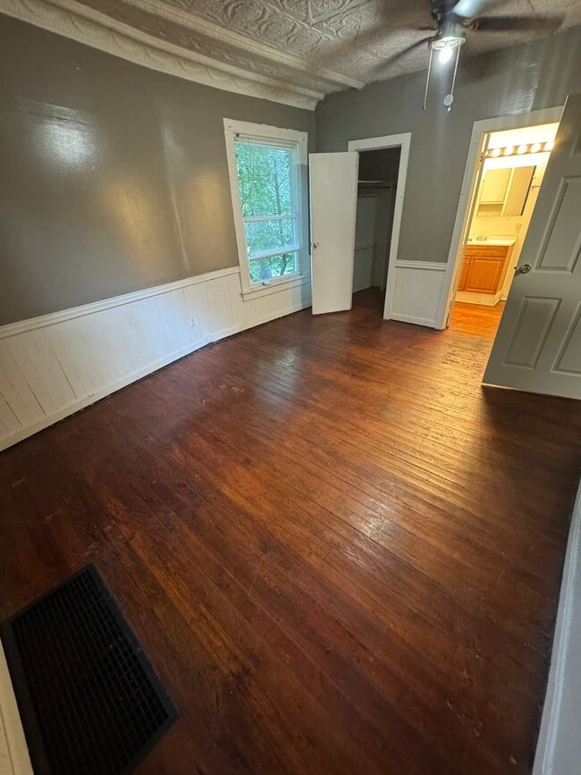 Building Photo - 334 N Mantua St