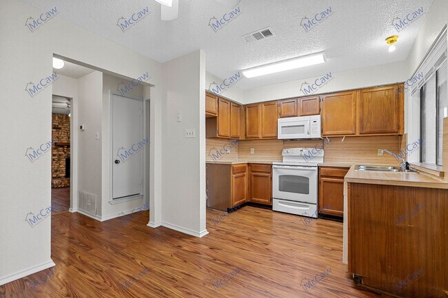 Foto del edificio - Great 2/1.5 townhome in Keller!