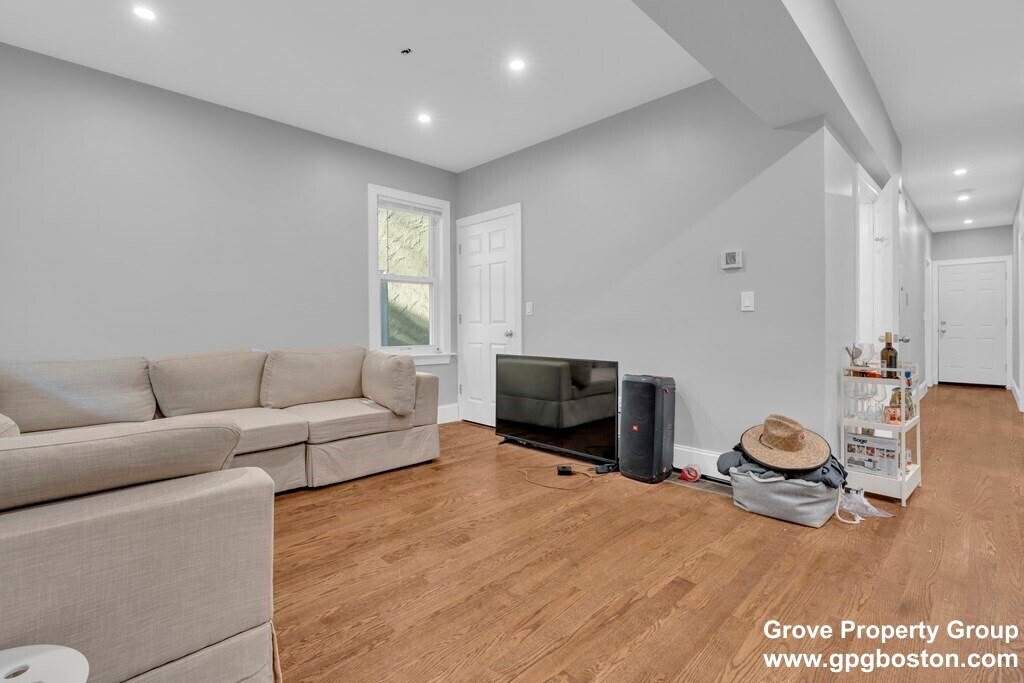 Foto principal - 68 Harvest St
