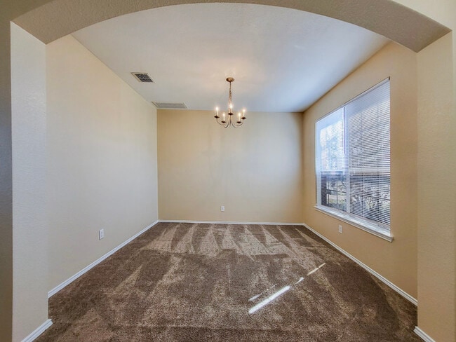 Building Photo - Huge Forney home 3/2/2