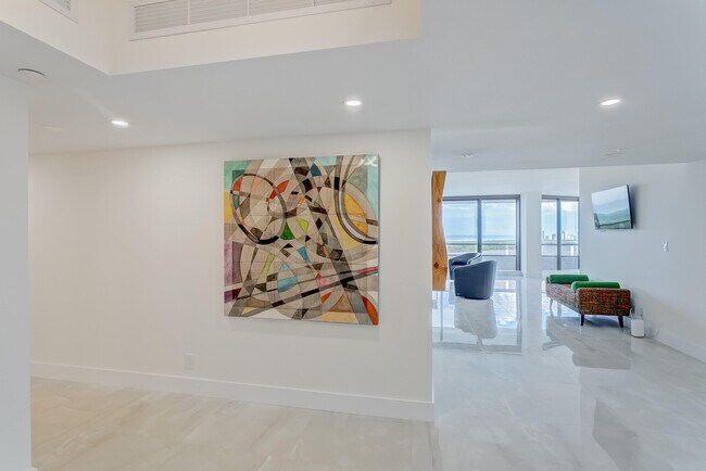 Foto del edificio - 100 Lakeshore Dr