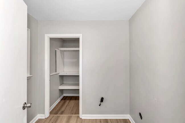 Building Photo - 4318 Balwin Dr SW