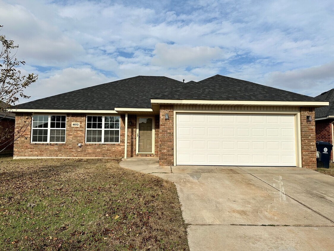 Foto principal - Beautiful 3bed/2bath House Available Near Tinker and Oklahoma Heart Hospital!