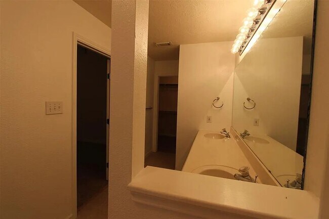 Foto del edificio - 22715 Bridgewater Dr